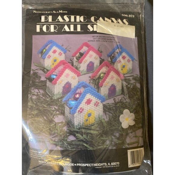 Needlecraft Ala Mode Vintage New Plastic Canvas Kit Cottages Houses Set of 6 NIP - Picture 2 of 3